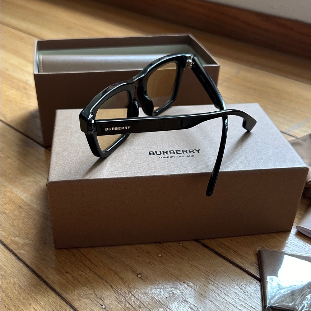 NWT Burberry Sunglasses